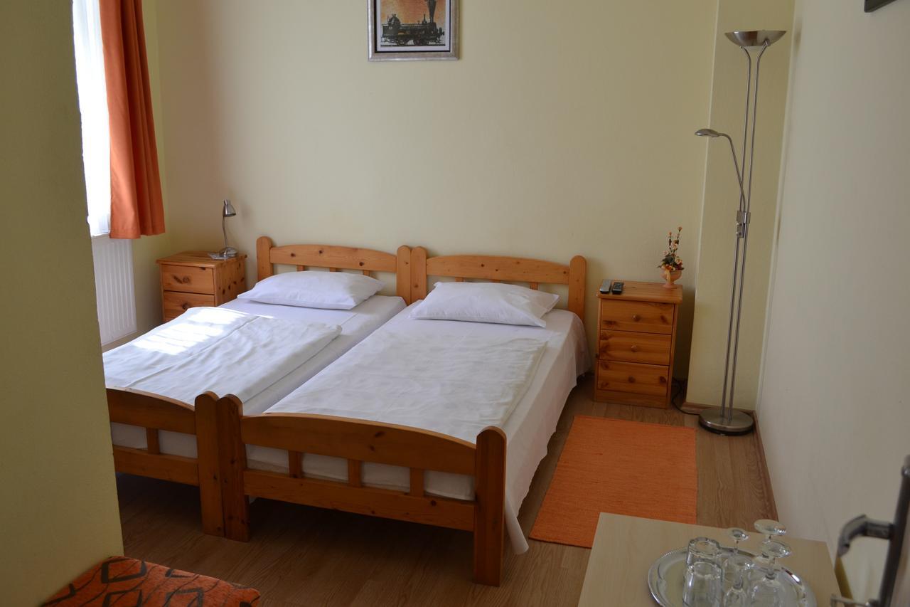 Lokomotiv Motel Έγκερ Εξωτερικό φωτογραφία