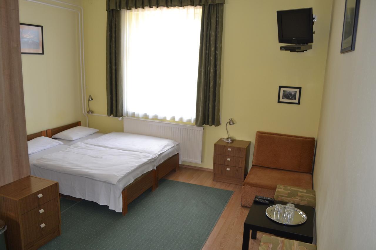 Lokomotiv Motel Έγκερ Εξωτερικό φωτογραφία