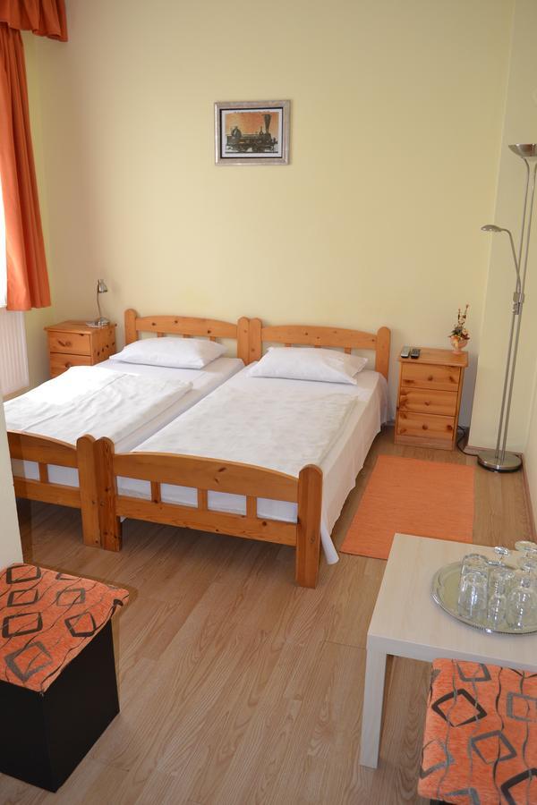 Lokomotiv Motel Έγκερ Εξωτερικό φωτογραφία